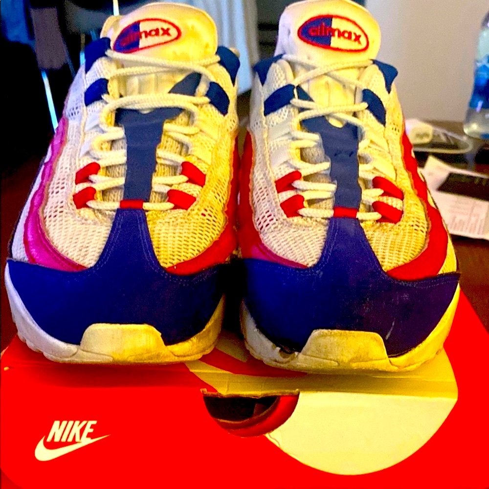 Nike Air Max Sneakers in Blue, Red, and White
Air max 95